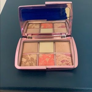 Hourglass palette